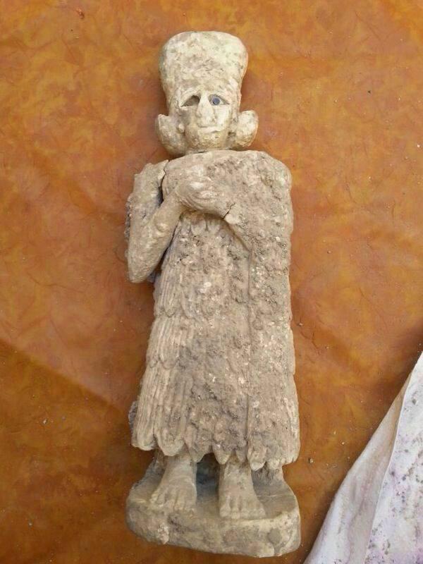 نسخة عن تمثال معروف بماري، وهو معروض على الصفحة 